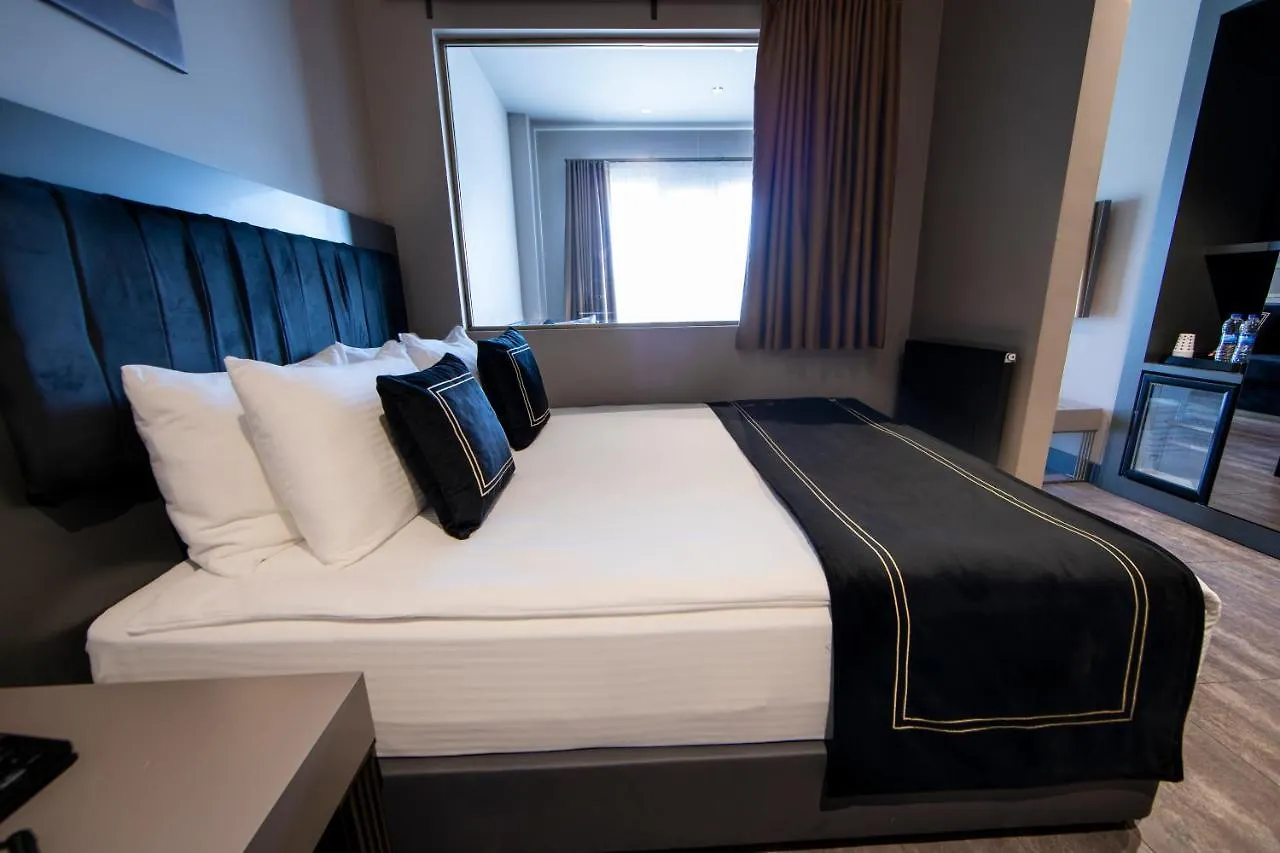 Menalo Hotel Premium Istanbul Airport 5*,